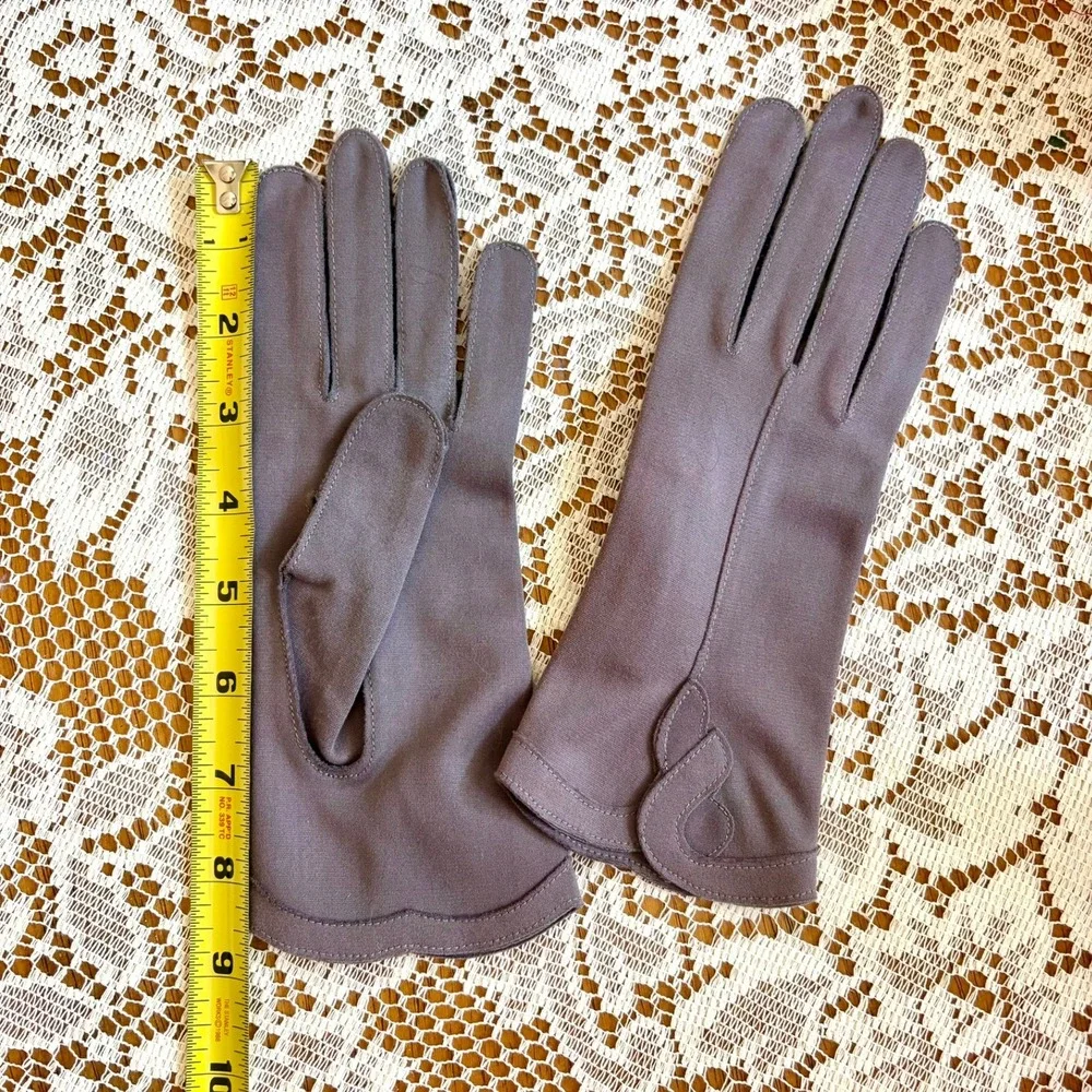 Vintage Mauve Taupe Nylon Wrist Dress Gloves Swirl Applique Made in USA Size 6.5